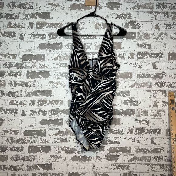 Miracle suit | women one piece black patterned swimsuit - Picture 8 of 11